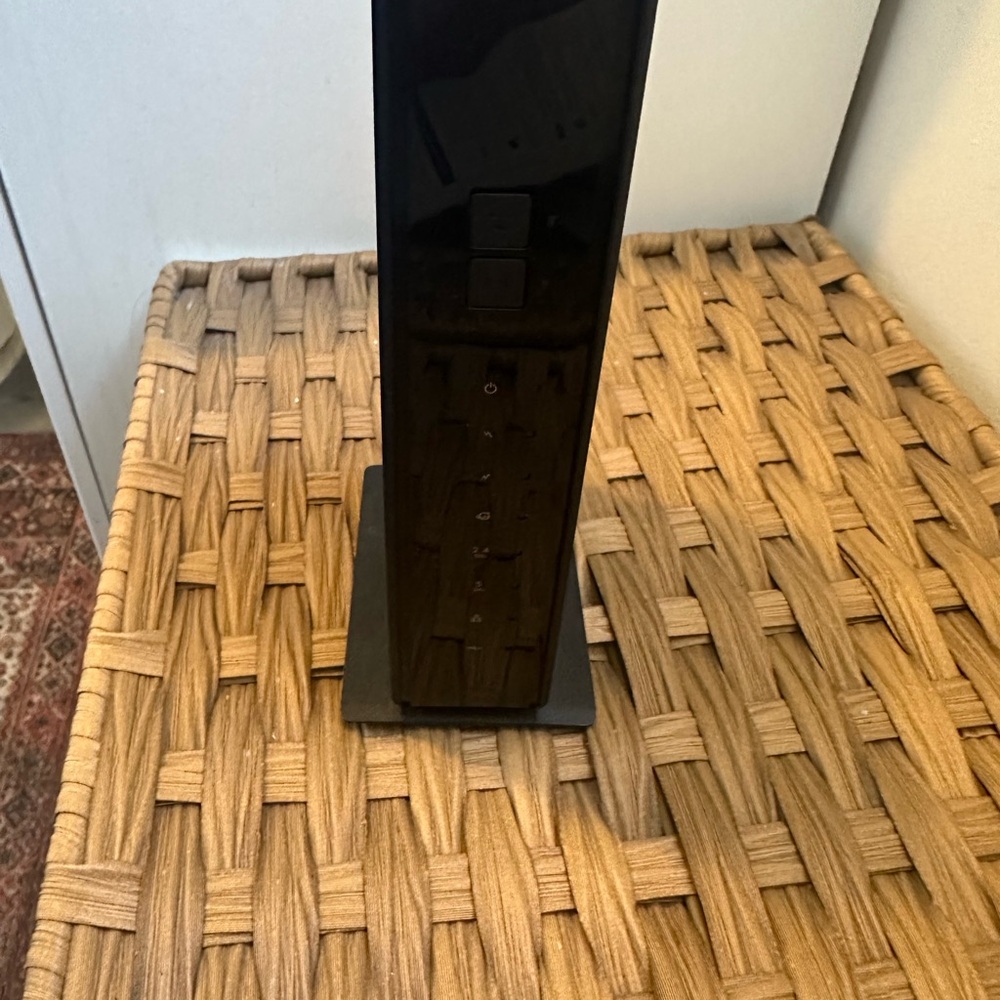 Netgear Black Modem Router Combo - High-Speed Networking ac1200(c6230) - Picture 7 of 7